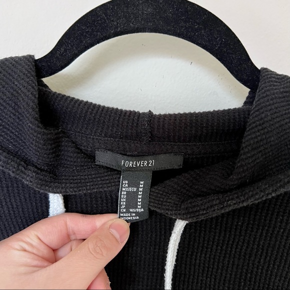 Forever 21 Crop Long Sleeve - Picture 4 of 8